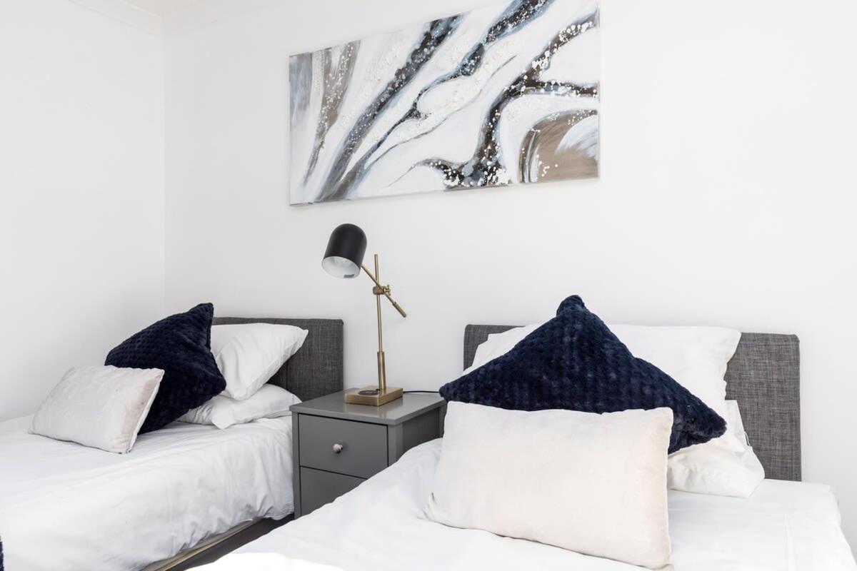 19A The Broadwalk - Cozy 1Br In The Heart Of Crawley Near Gatwick Airport Great For Contractors And Flight Crew Students Villa Eksteriør bilde