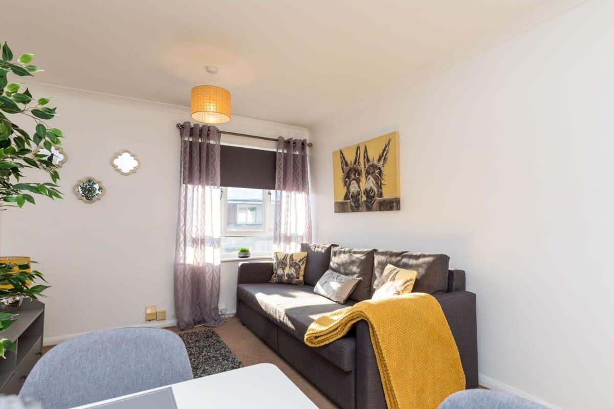 19A The Broadwalk - Cozy 1Br In The Heart Of Crawley Near Gatwick Airport Great For Contractors And Flight Crew Students Villa Eksteriør bilde