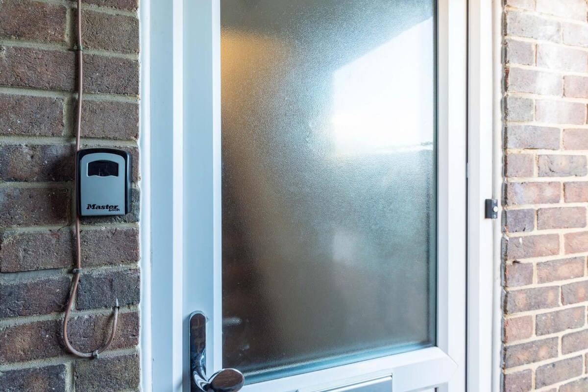 19A The Broadwalk - Cozy 1Br In The Heart Of Crawley Near Gatwick Airport Great For Contractors And Flight Crew Students Villa Eksteriør bilde