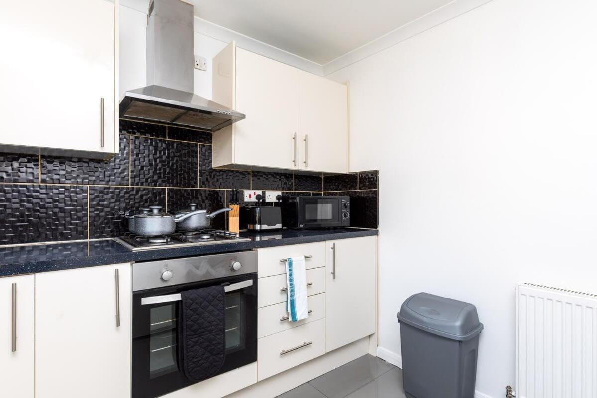 19A The Broadwalk - Cozy 1Br In The Heart Of Crawley Near Gatwick Airport Great For Contractors And Flight Crew Students Villa Eksteriør bilde