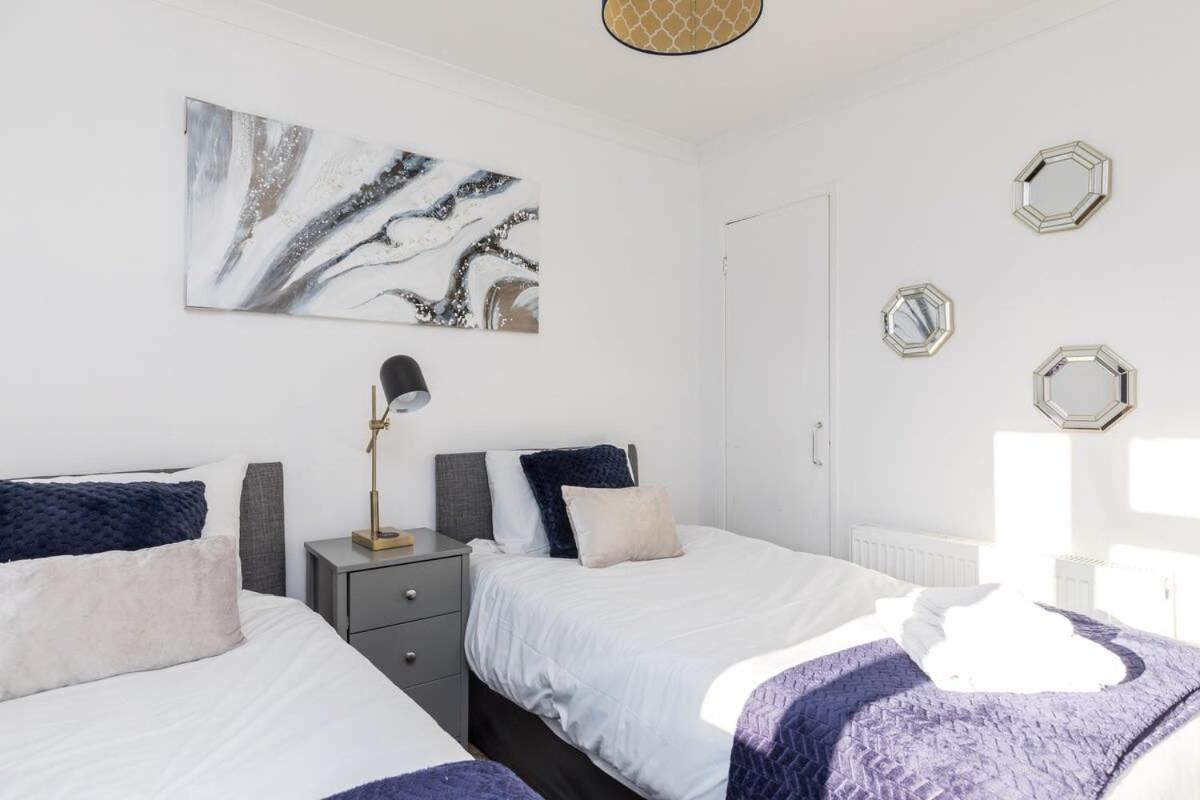 19A The Broadwalk - Cozy 1Br In The Heart Of Crawley Near Gatwick Airport Great For Contractors And Flight Crew Students Villa Eksteriør bilde