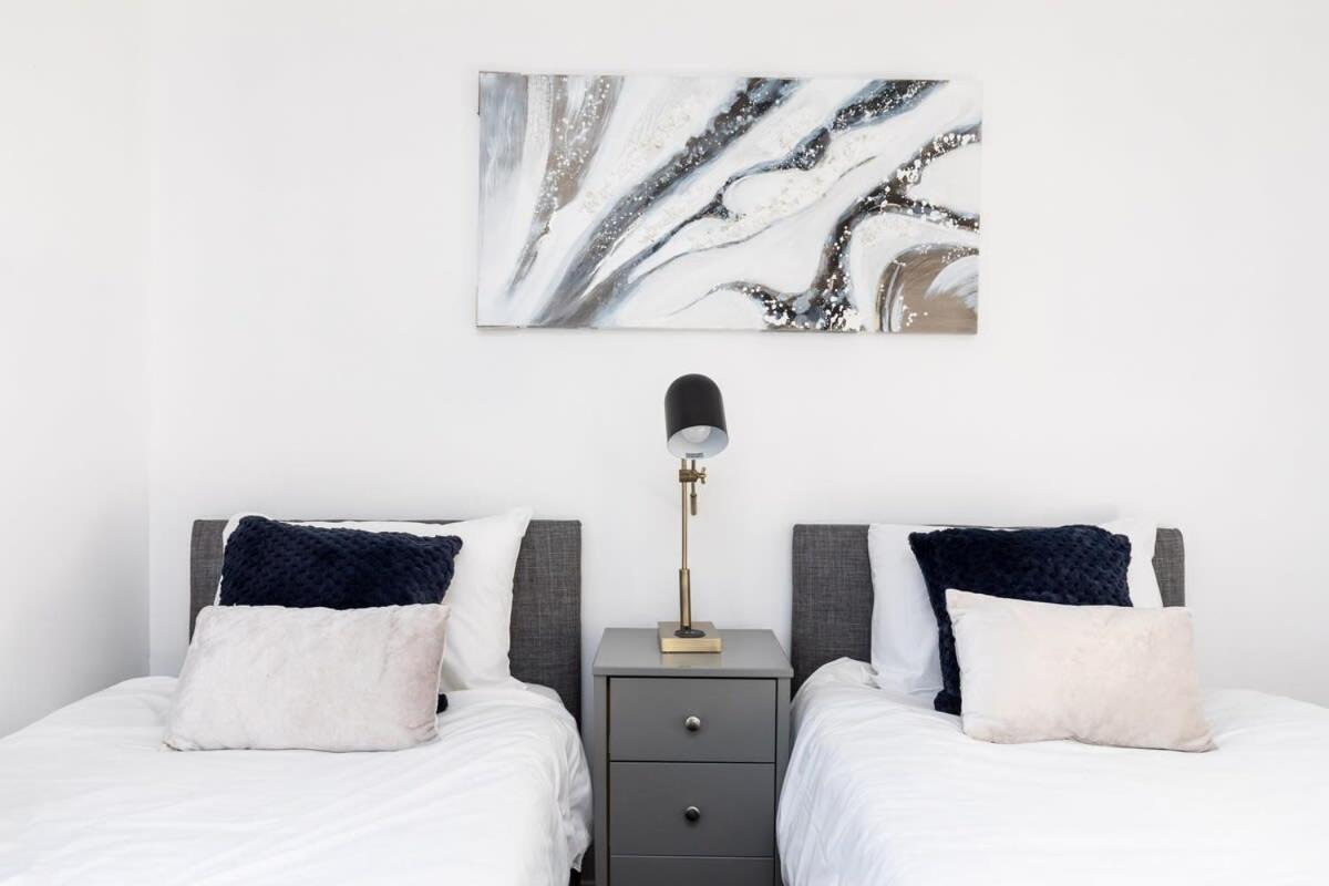 19A The Broadwalk - Cozy 1Br In The Heart Of Crawley Near Gatwick Airport Great For Contractors And Flight Crew Students Villa Eksteriør bilde