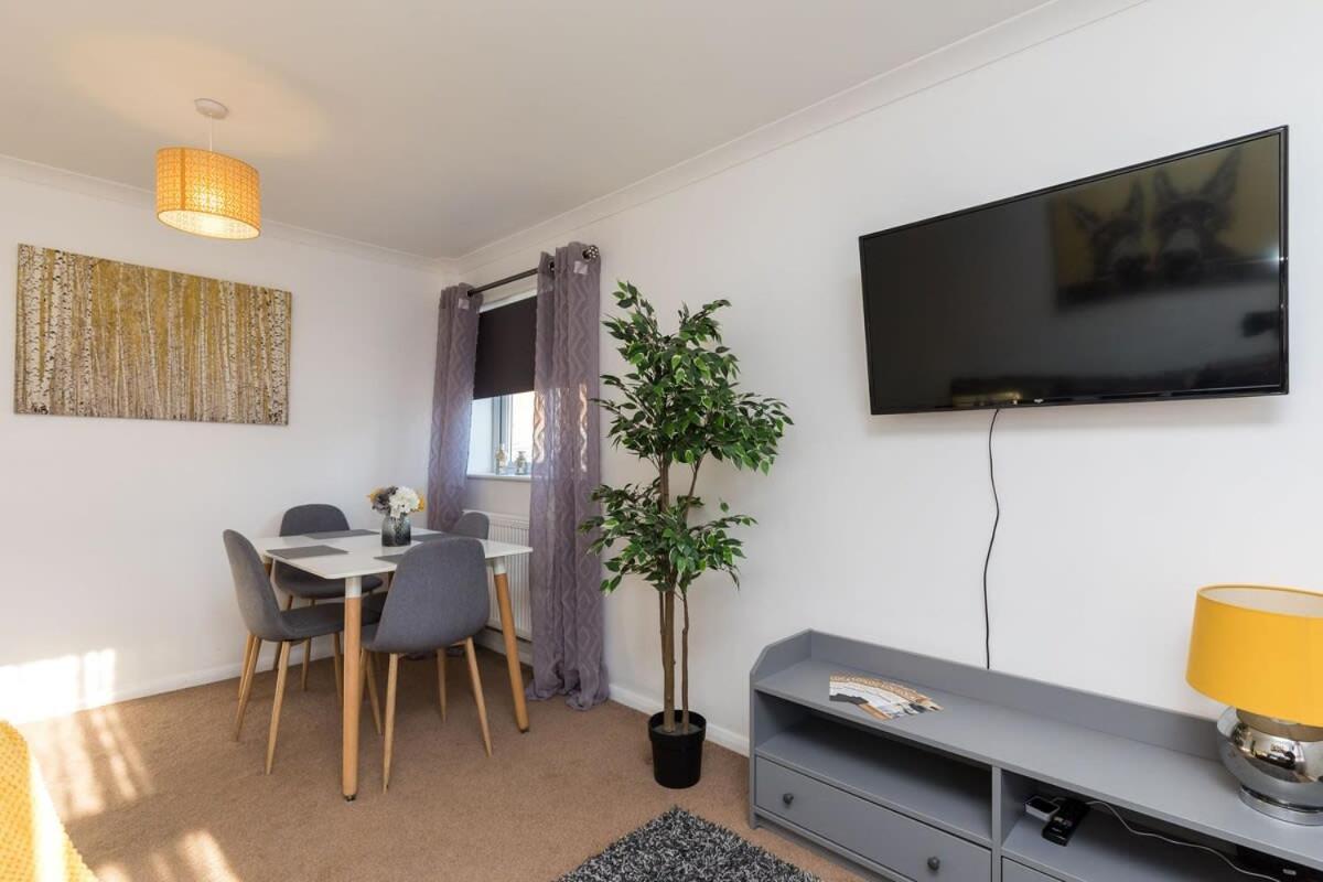 19A The Broadwalk - Cozy 1Br In The Heart Of Crawley Near Gatwick Airport Great For Contractors And Flight Crew Students Villa Eksteriør bilde