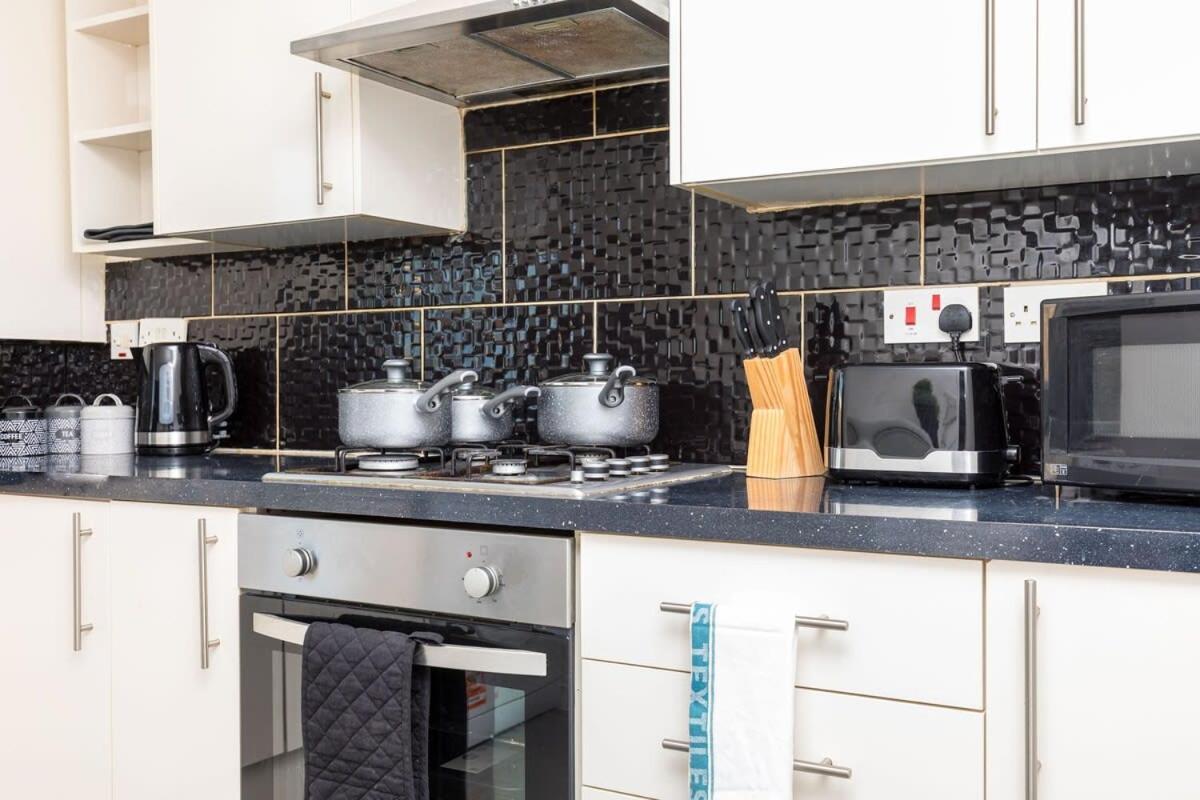 19A The Broadwalk - Cozy 1Br In The Heart Of Crawley Near Gatwick Airport Great For Contractors And Flight Crew Students Villa Eksteriør bilde